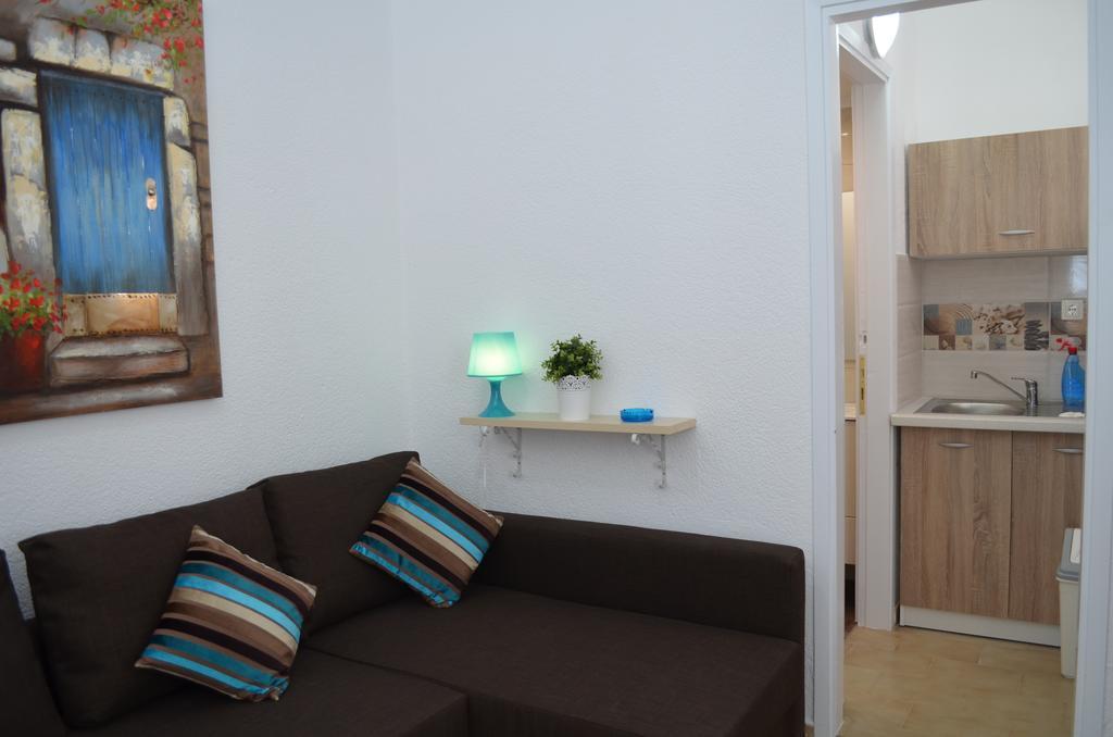 Rania Bella Vista Studios Askeli Room photo